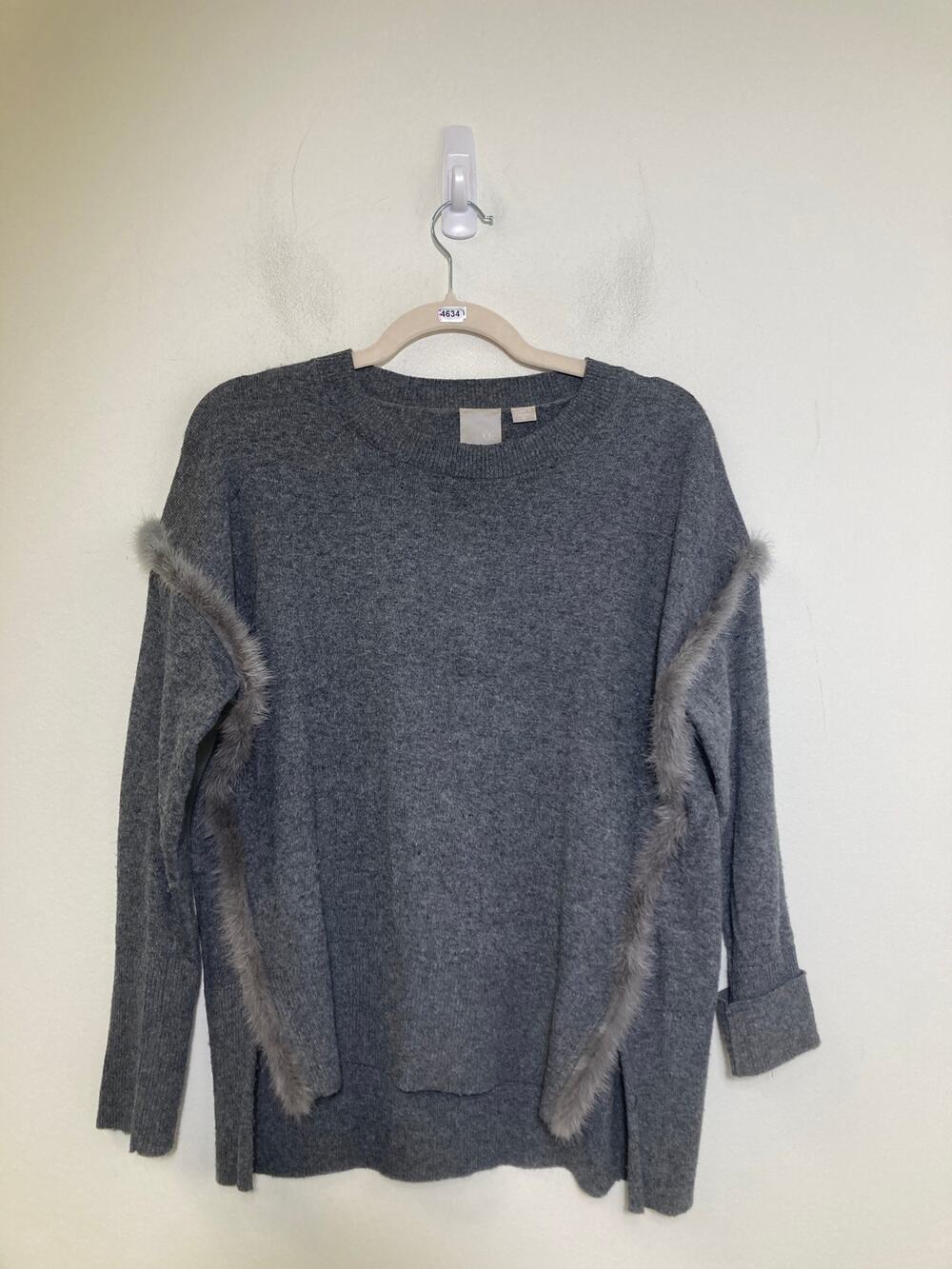Oc Gray Sweater with Fur Trim sz M